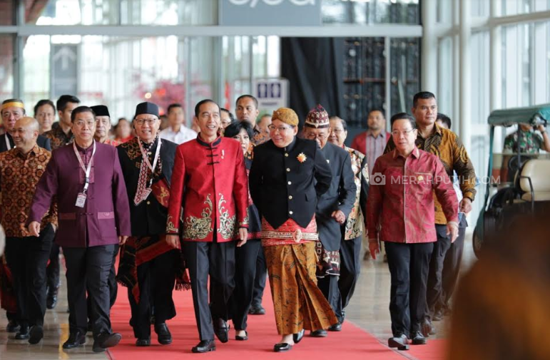 Presiden Jokowi menghadiri perayaan Imlek Nasional 2020 di Indonesia Convention Exhibition (ICE) BSD, Tangerang Selatan, Banten, Kamis (30/1). (Foto MP/Rizki Fitrianto)