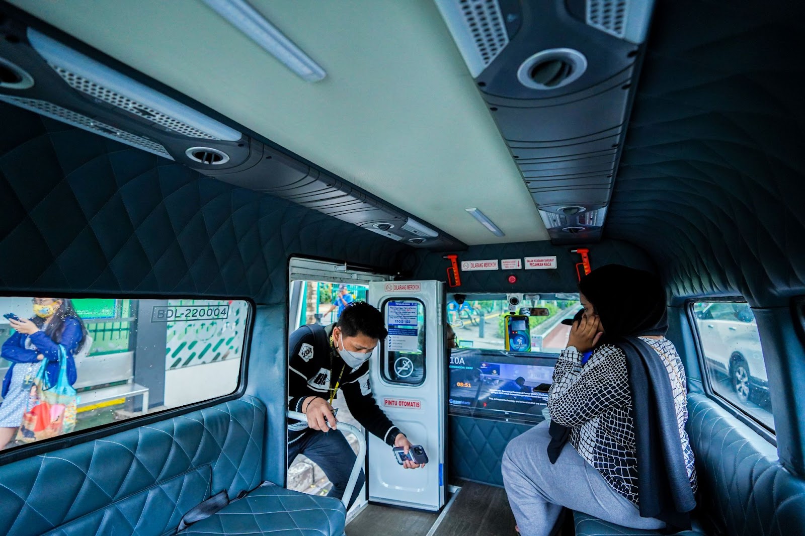 29 Rute Mikrotrans Tak Layani Penumpang, Para Sopir Lagi Demo di Balai Kota