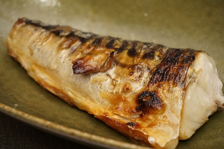 Ikan sebaiknya disayat-sayat supaya bumbu meresap. (Foto: Pixabay/murakumo28 )