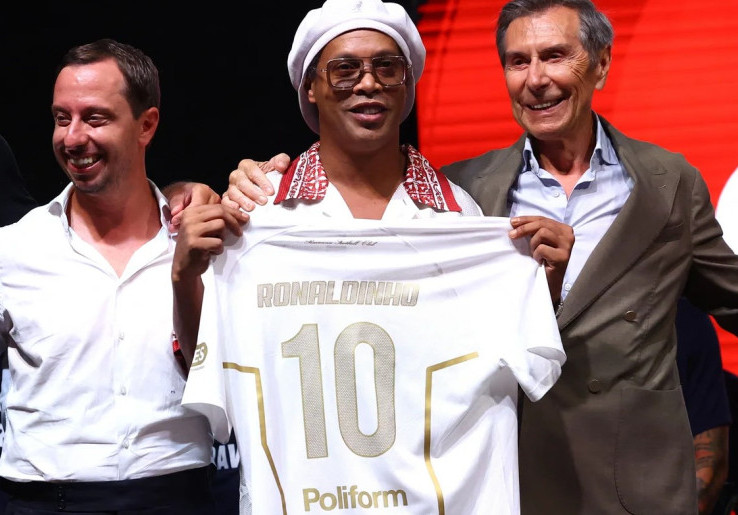 Ronaldinho Comeback! Legenda Brasil Kembali ke Lapangan, Buru Gol Ke-300
