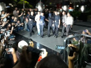 Pakai Topi dan Masker, Romahurmuziy Tiba di Gedung KPK Jakarta