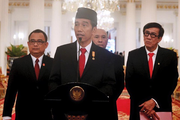 Presiden Jokowi bersama Menkumham Yasonna Laoly