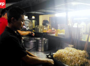 Mie Kocok Legendaris Mang Dadeng Kini Dikelola Generasi ke Tiga