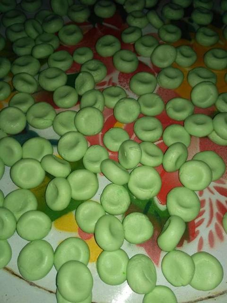 Kue gegicak. (Foto: facebook.com/radit.raditiya.92)