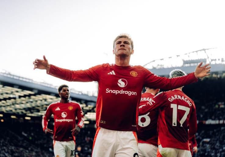 Rasmus Hojlund Makin Dekat ke Napoli, Negosiasi dengan Manchester United Hampir Rampung