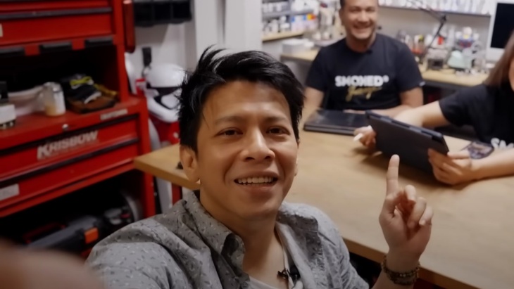 Ariel NOAH Jadi Reviewer di YouTube