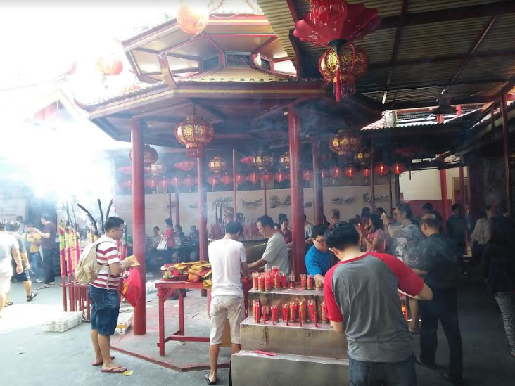 Suasana Wihara Petak Sembilan saat pengunjung melakukan sembahyang merayakan Tri Suci Waisak 2562 BE/2018 (MP/Asropih)