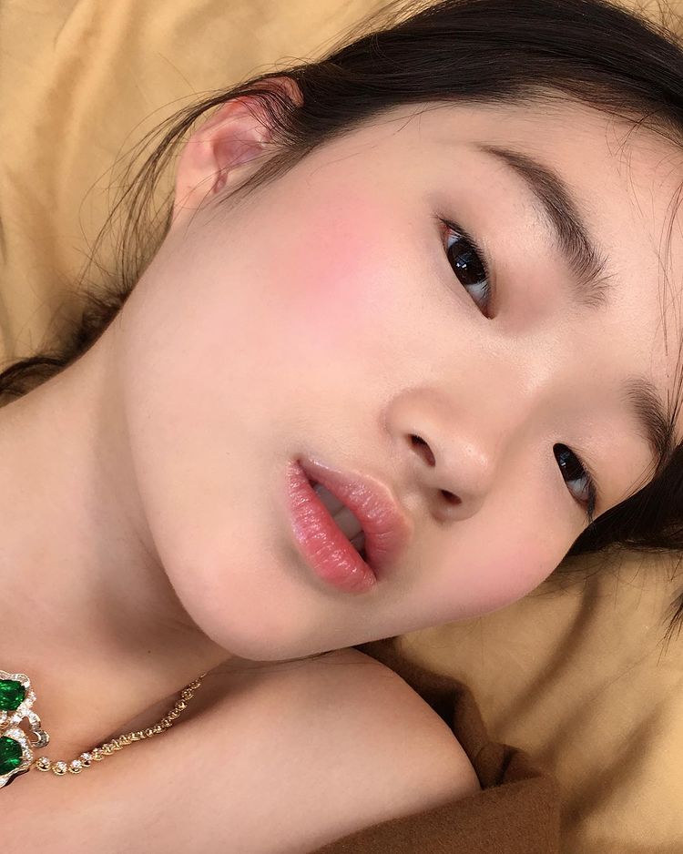 Cheeky lips memberi kesan yang playful. (Foto instagram/danielmartin)