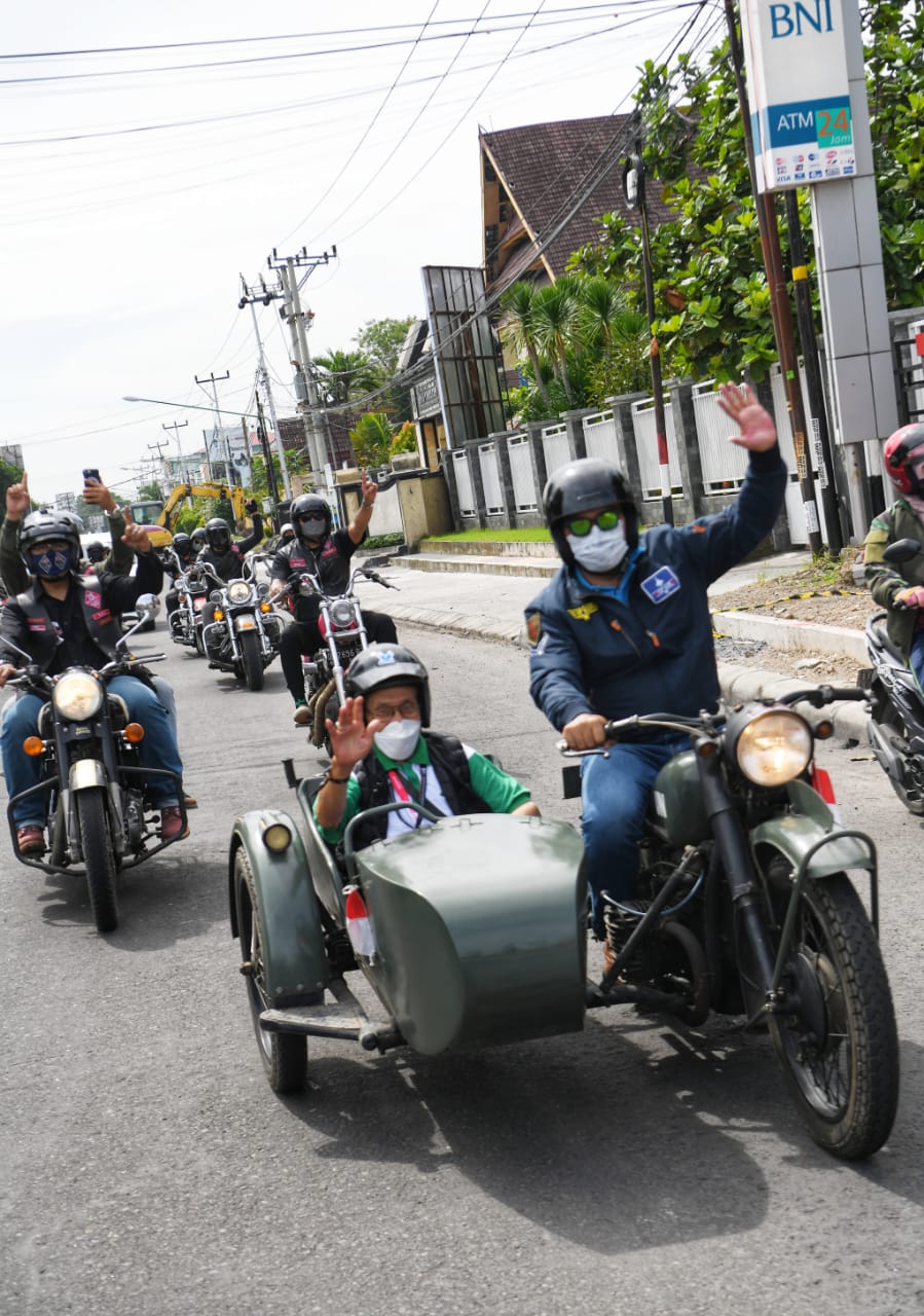 Ridwan Kamil Bonceng Legenda Hidup Pembalap Indonesia Keliling Mataram