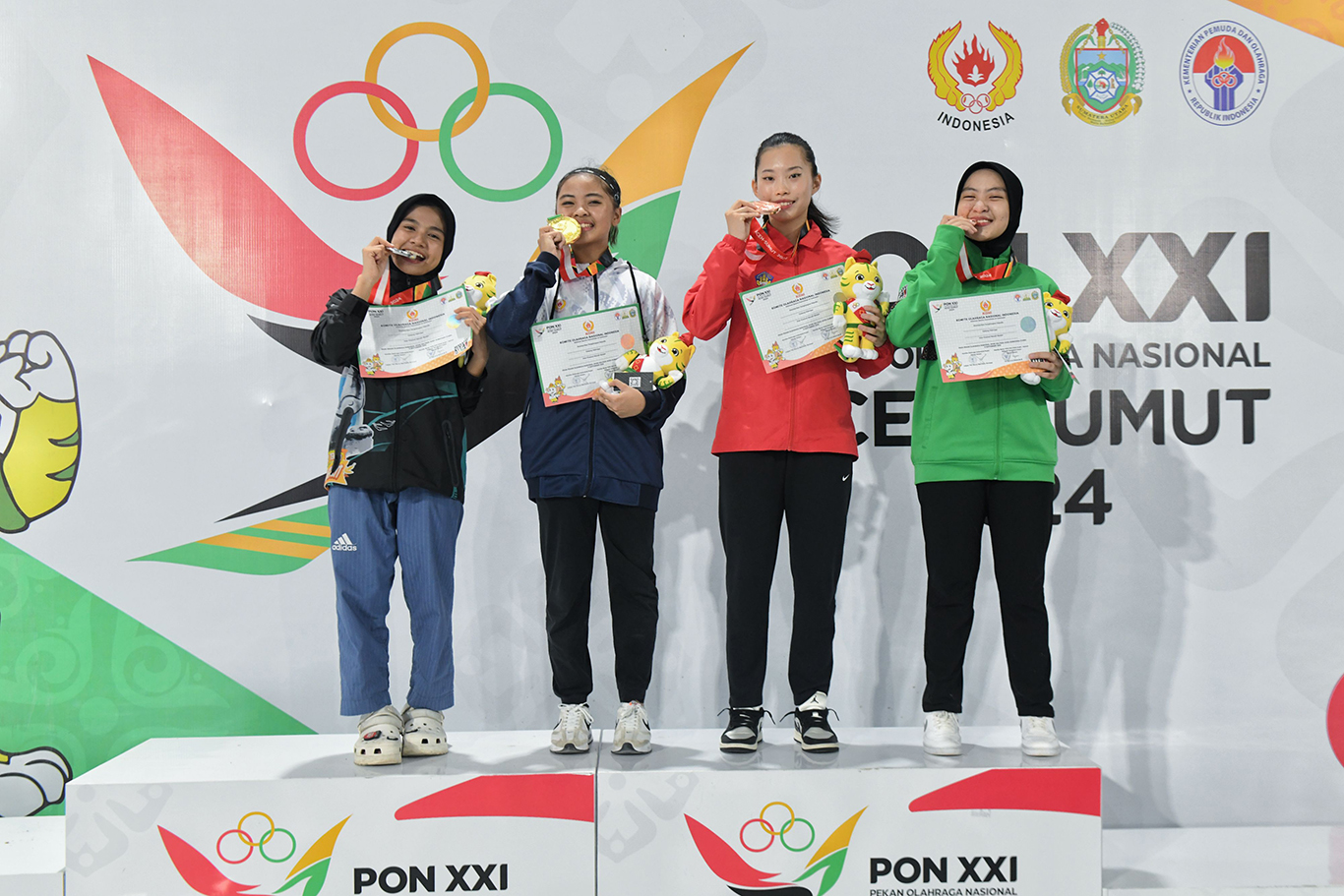 PON XXI Aceh-Sumut: Khansa Janeeta Raih Emas Taekwondo Poomsae Perorangan Putri