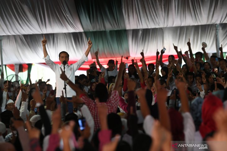  Jokowi-Ma'ruf Sampaikan Visi Misinya Kepada Puluhan Ribu Pendukung di Sentul