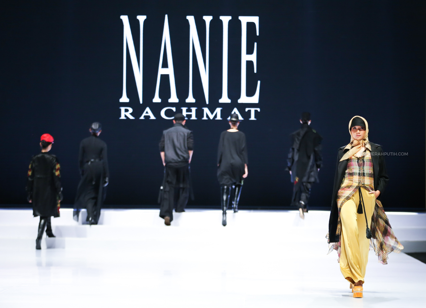 Naniek Rachmat Ubah Sulam Karawo Jadi Lebih Elegan, Segar, dan Dinamis