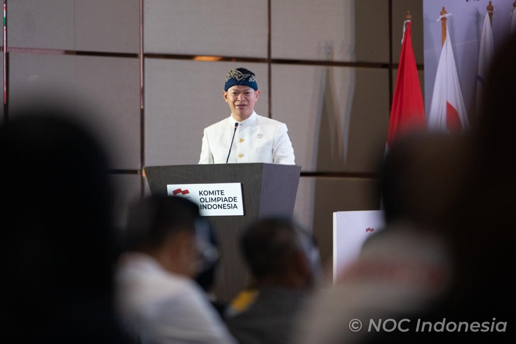 Ketua NOC Indonesia Raja Sapta Oktohari saat memberikan sambutan dalam Rapat Anggota dan KLB di Hotel Fairmont, Jakarta, Senin (6/3). Foto: NOC Indonesia/Naif Al'as