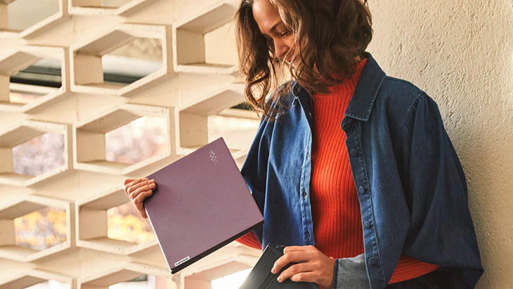 Seperti namanya, Lini Lenovo Slim ini memiliki berat yang ringan sehingga mudah dibawa kemana saja. (Foto: lenovo.com)