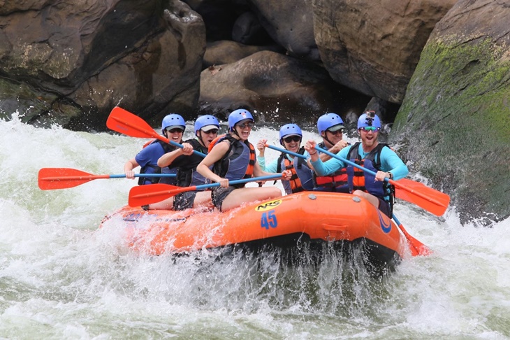 4 Destinasi untuk Pencinta Arung Jeram