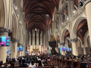 Ribuan Umat Katolik Doakan Paus Fransiskus saat Misa Requiem di Katedral Jakarta