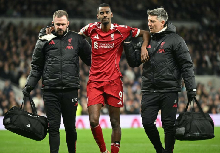 Alexander Isak Naik Meja Operasi Buntut Patah Tulang Fibula Saat Mo Salah Absen, Hugo Ekitike Jadi Andalan