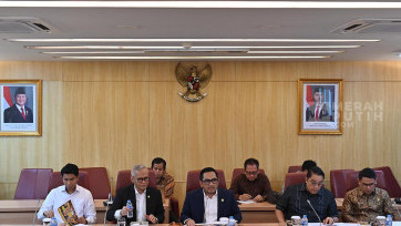 Komisi II DPR Sampaikan Laporan Kinerja Akhir Tahun 2024 