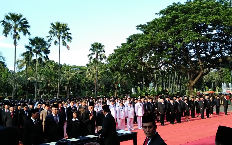 Anies menurunkan sejumlah kepala dinas dari jabatannya 