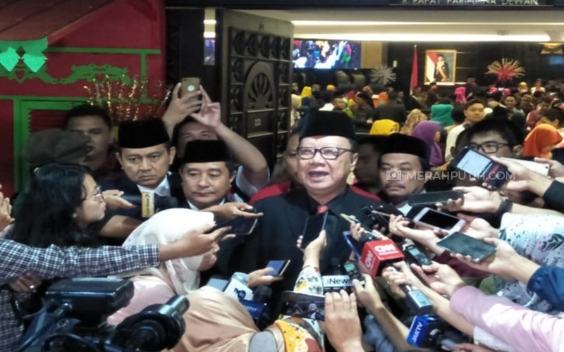 Mendagri Tjahjo Kumolo menyentil Anies karena sering ke luar negeri