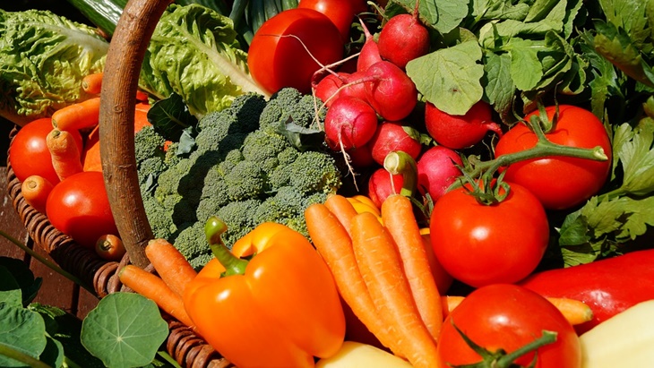 Cara Mudah Agar Si Kecil Suka Makan Sayur