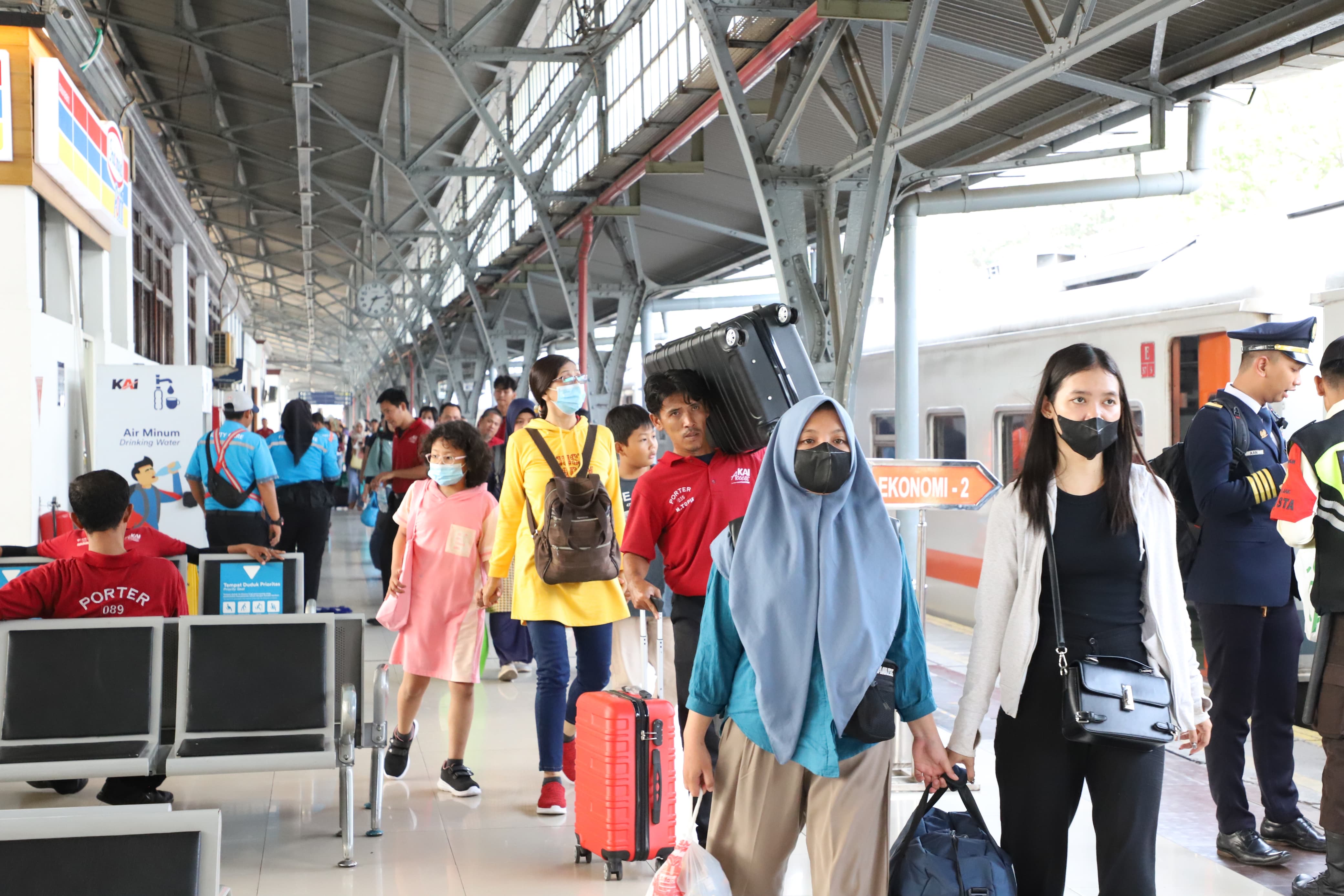 Tiket Kereta Api Nataru 2025 Sudah Bisa Dipesan, Begini Caranya