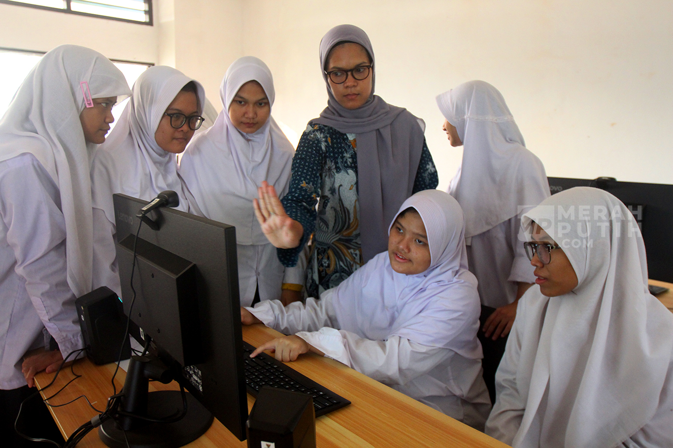 Antusias Santri Disabilitas Pendengaran Belajar di Pesantren Tahfidz Difabel