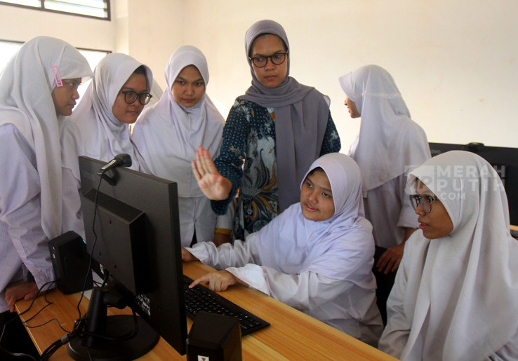 Antusias Santri Disabilitas Pendengaran Belajar di Pesantren Tahfidz Difabel