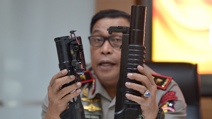 Pengamat Intelijen: Mestinya Senjata Impor Lewat Kargo Bandara Militer 