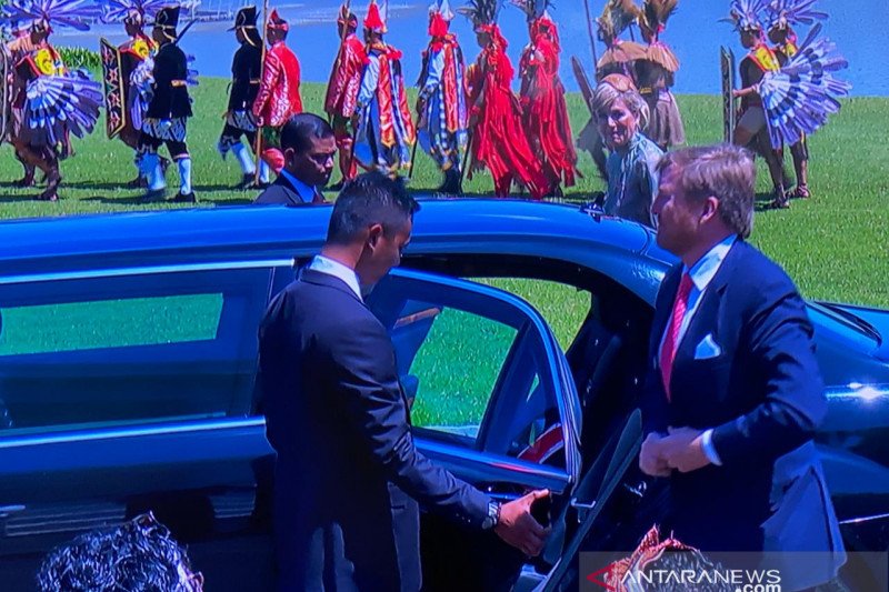 Raja Willem Alexander dan Ratu Maxima saat diterima di Istana