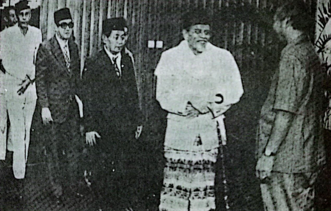 Hamka Bertemu Presiden Soeharto