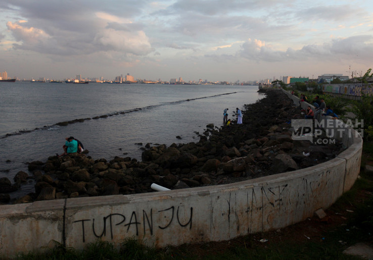 Gubernur Pramono Minta Perbaikan Tanggul Jakarta Dipercepat, Libatkan Banyak Kementerian