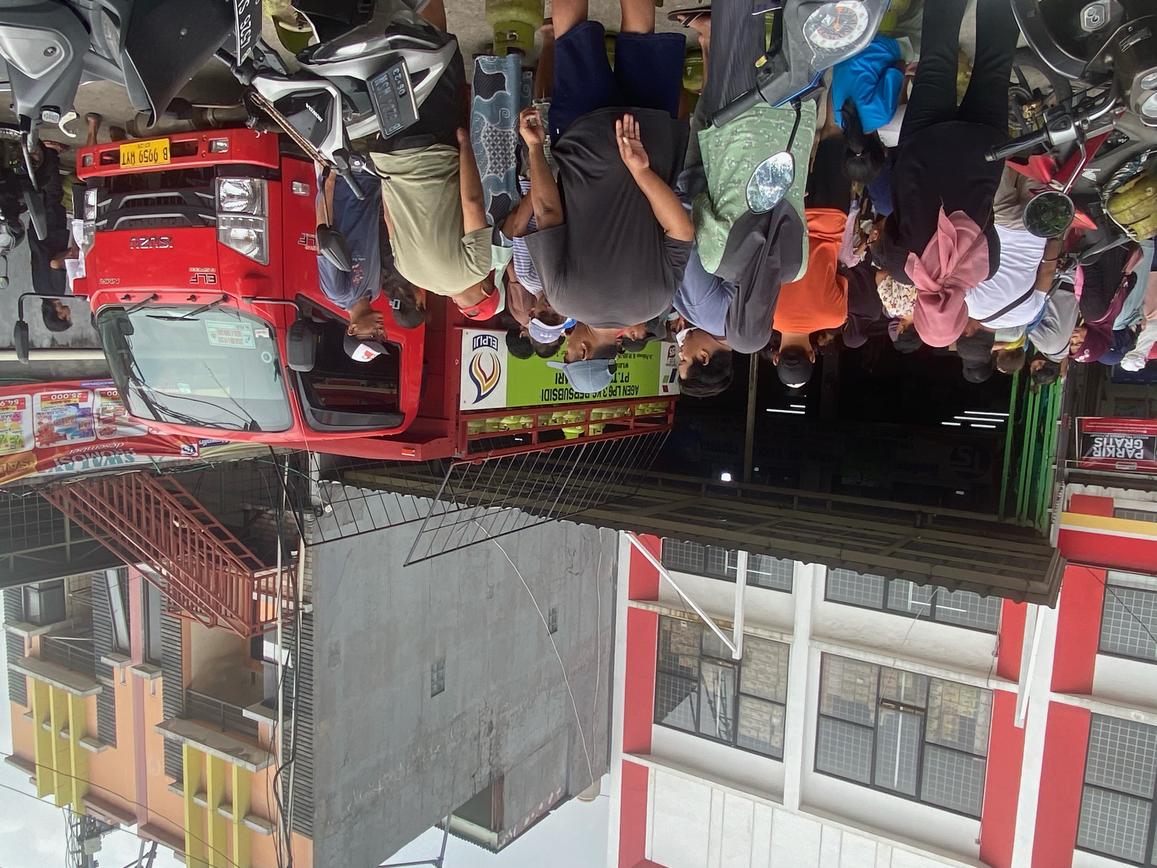 Kebijakan Bahlil Larang Pengecer Jual Elpiji 3 Kg Picu Kekacauan dan Panic Buying
