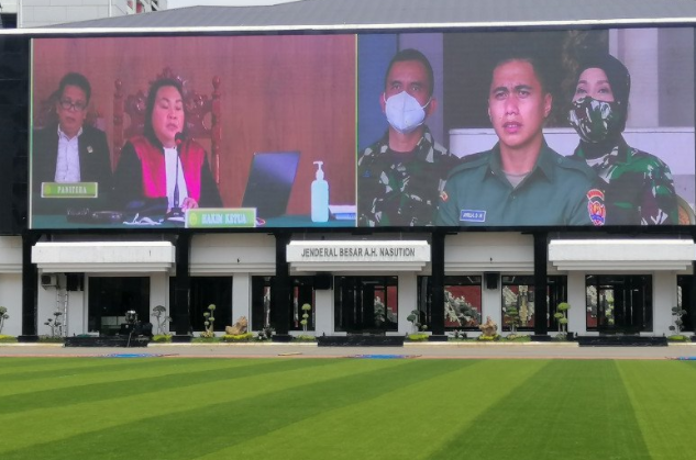 Sah Jadi Laki-laki, Aprillio Manganang Menangis Sambil Peluk Andika Perkasa dan Istri