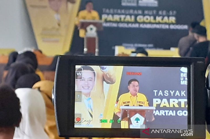 Ketua DPD II Partai Golkar Kabupaten Bogor Wawan Hikal saat perayaan HUT Ke-57 Partai Golkar, di Cibinong, Bogor, Jawa Barat, Rabu (20/10/2021). ANTARA/M Fikri Setiawan