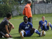 Persib ke Tasikmalaya, Michael Essien Ditinggal di Bandung