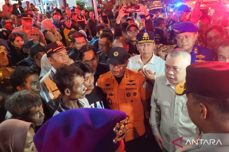 Menhub Serahkan Jenazah 6 Korban KMP Tunu Pratama Jaya ke Keluarga, Ini Nama-namanya