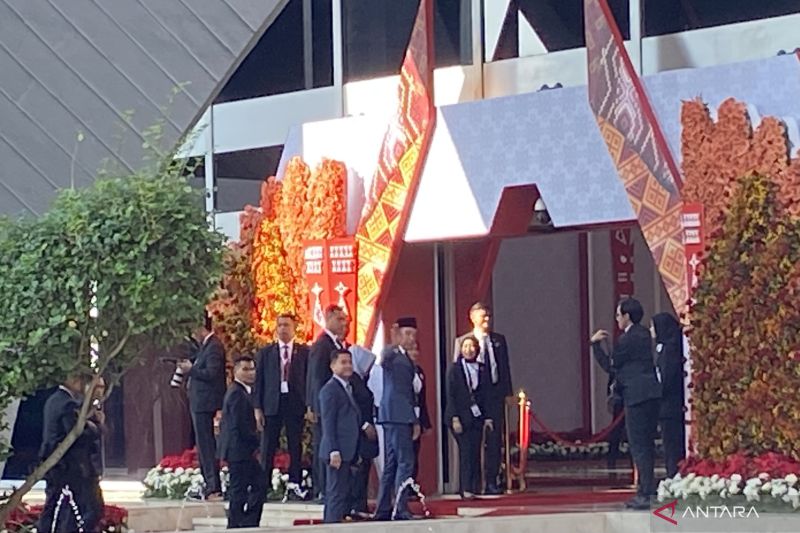 Mayoritas Tamu Undangan Sidang Tahunan MPR Pakai Jas Lengkap, Dasi Biru Dengan Peci Hitam, Bukan Lagi Pakai Baju Adat