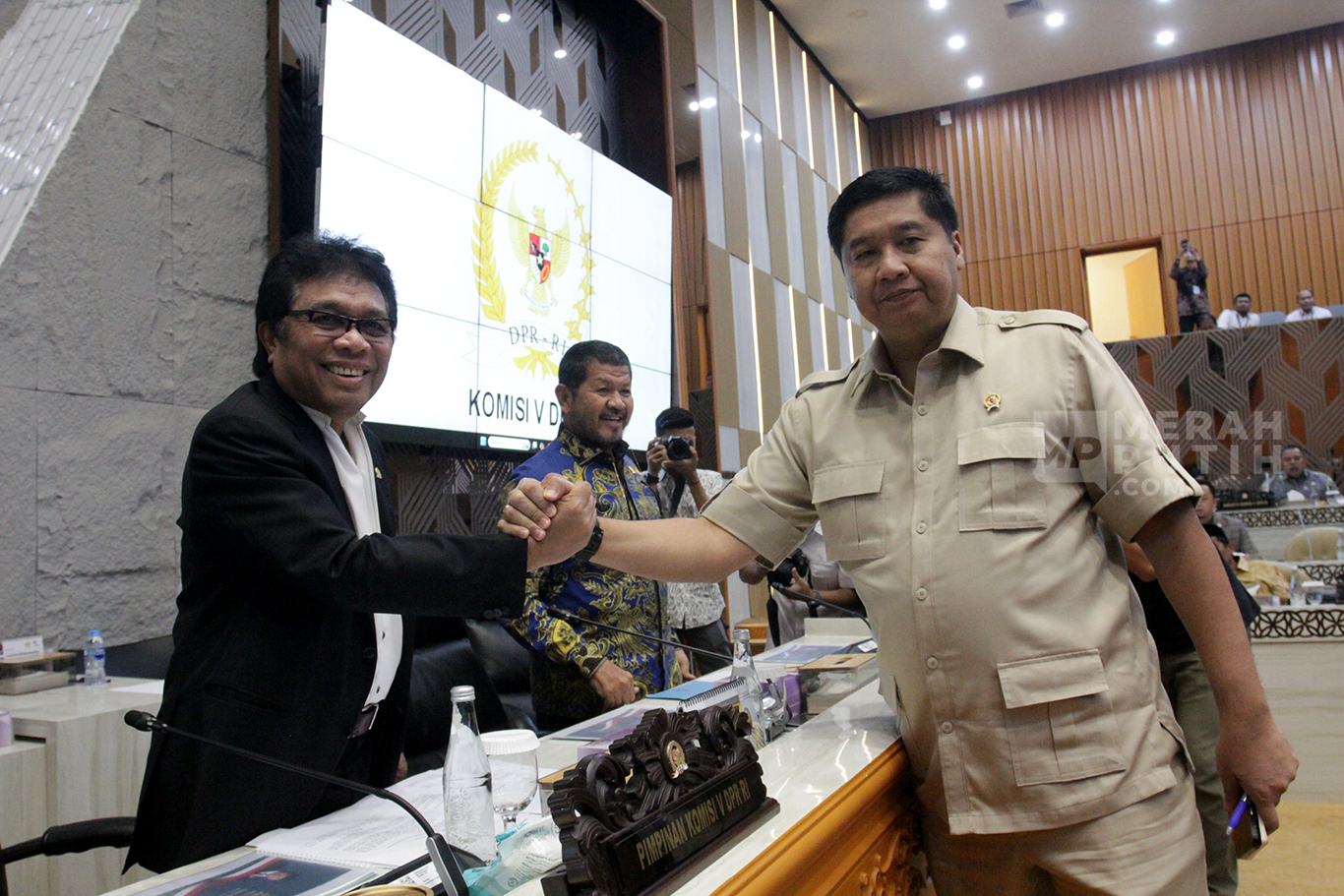 Raker Menteri PKP Maruarar Sirait dengan Komisi V DPR Bahas Upaya Pemenuhan Tiga Juta Rumah