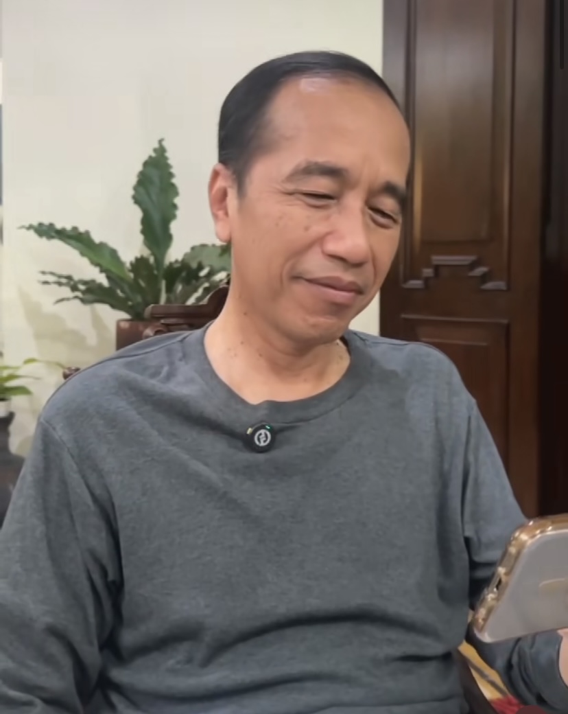 Ikut Joget saat Tonton Video Emak-emak ‘‘Mungil-mungil Gak Taunya Pensil’, Jokowi: Lucu Banget
