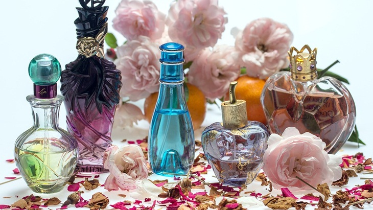 Mempertahankan Wangi Parfum Sepanjang Hari Ada Triknya