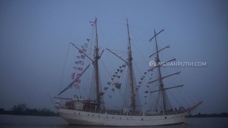 Merasakan Berlayar Bersama KRI Dewaruci, Kapal Legendaris Indonesia