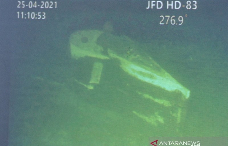Bagian kapal KRI Nanggala 402 hasil citra Remotely Operated Vehicle (ROV) MV Swift Rescue ditunjukkan saat konferensi pers di Lanud I Gusti Ngurah Rai. ANTARA FOTO/Fikri Yusuf/aww.