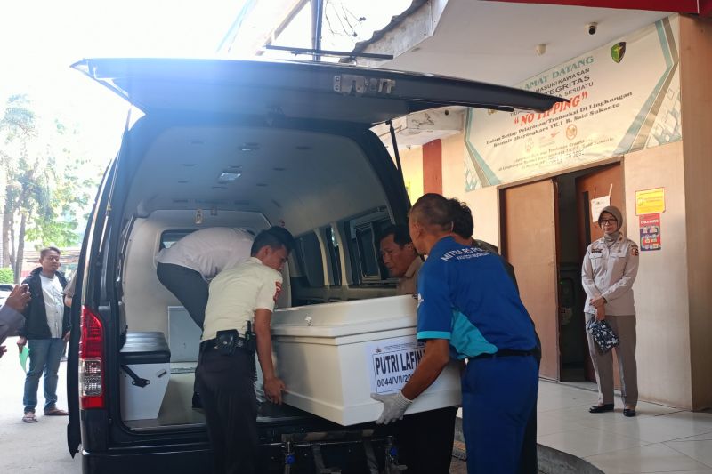RS Polri Serahkan 4 Jenazah Korban Kebakaran Tebet ke Pihak Keluarga