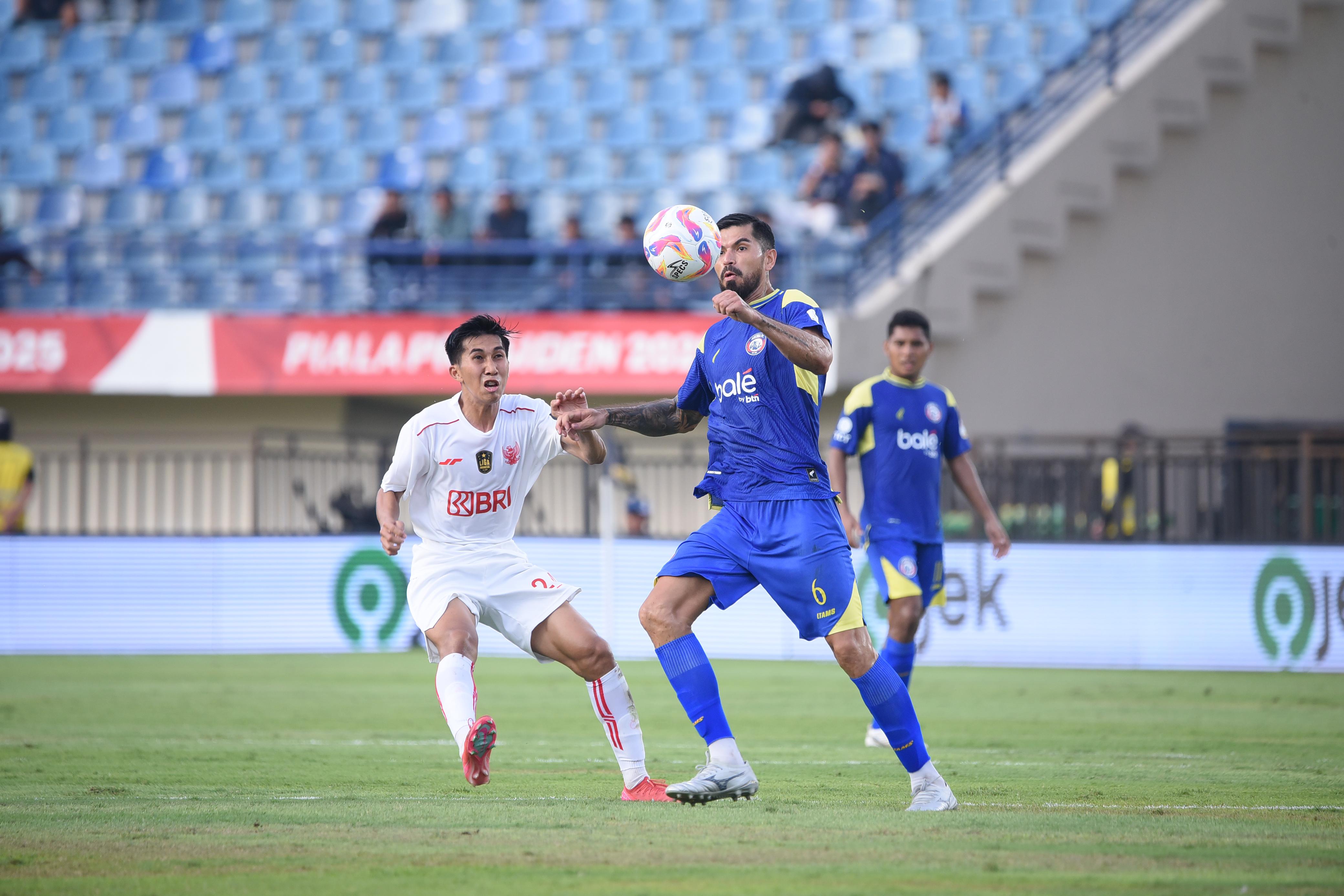 Khawatir ‘Ruang Ganti’ Jadi Tidak Harmonis, Arema FC Memilih Tidak Memaksimalkan Kuota 11 Pemain Asing di Liga 1