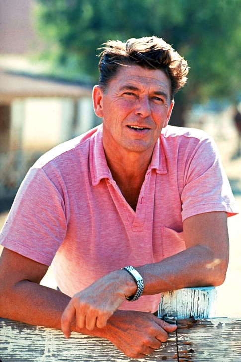 Ronald Reagan menggunakan Rolex Datejust. (Foto Rolex Magazine)