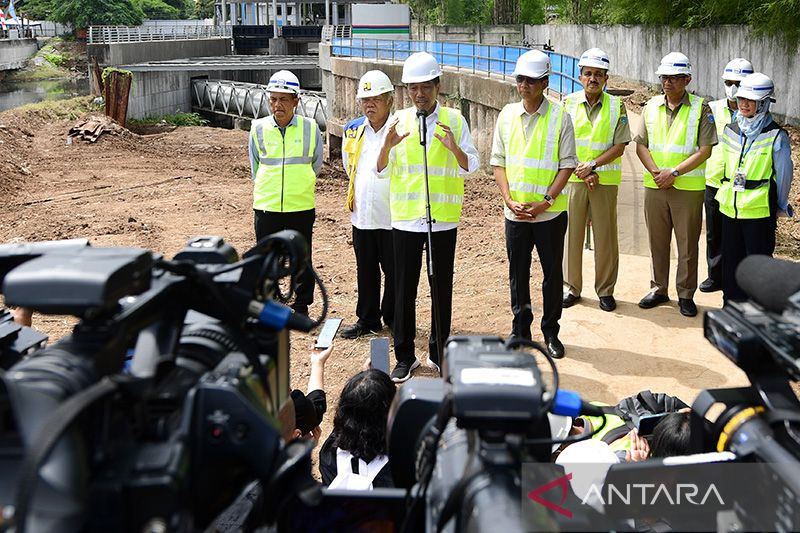 Pujian Jokowi Bukti Heru Budi Selesaikan Masalah Banjir Jakarta