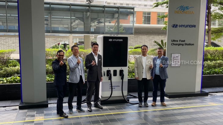 Ngecas Mobil Listrik Hyundai di Plaza Indonesia Cuma Butuh 18 Menit