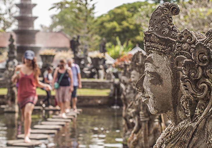 Selalulah menghitung sendiri ketikan ke money changer. (Foto: Pixabay/IppikiOokami)