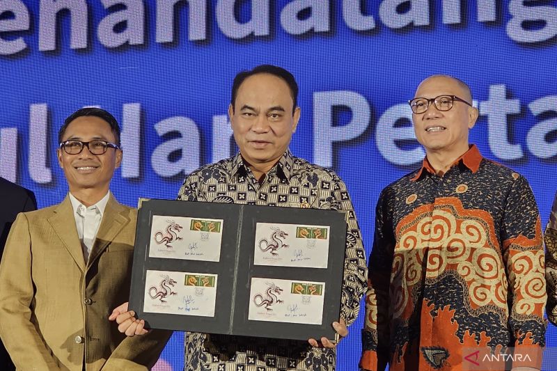 Kemenkominfo dan Pos Indonesia Luncurkan Prangko Edisi Imlek 2024